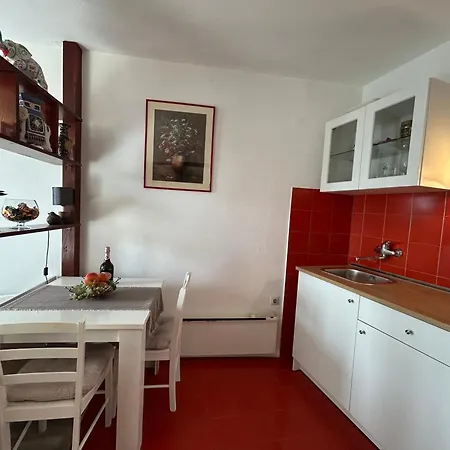 Seafront Apartment+balcony