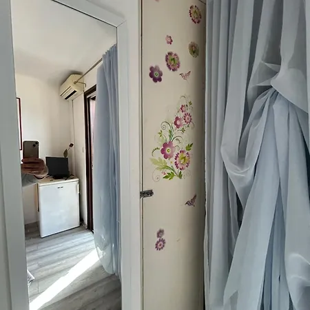 Seafront Apartment+balcony Appartement Podgora