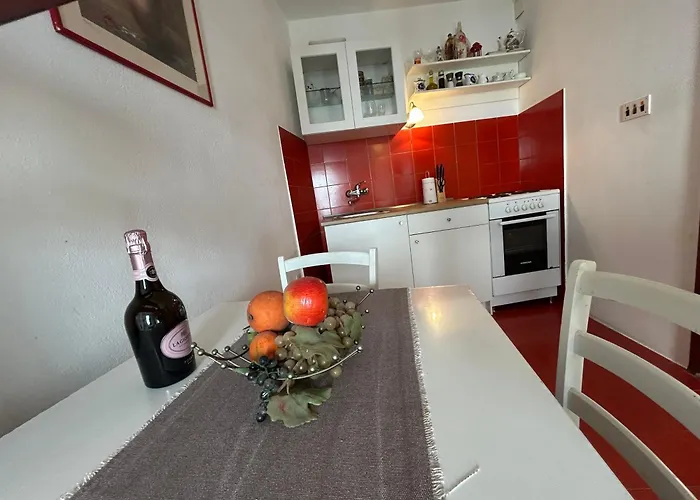 شقة Seafront Apartment+balcony بودغورا