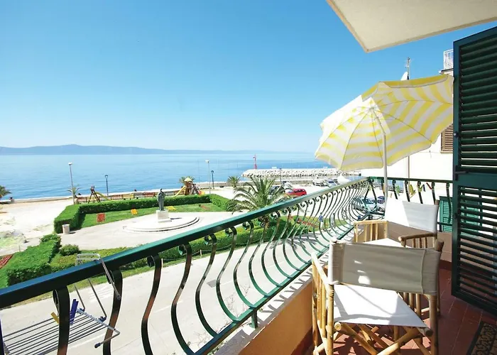 Seafront Apartment+balcony شقة بودغورا