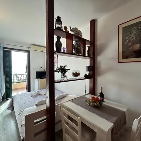 Seafront Apartment+balcony Apartment *