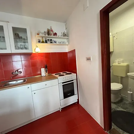 Seafront Apartment+balcony * Podgora