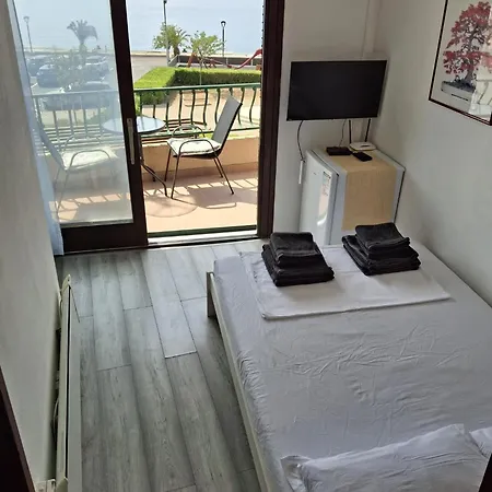 Seafront Apartment+balcony Apartman *