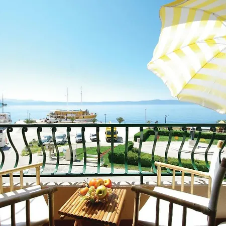 Seafront Apartment+balcony Apartment *