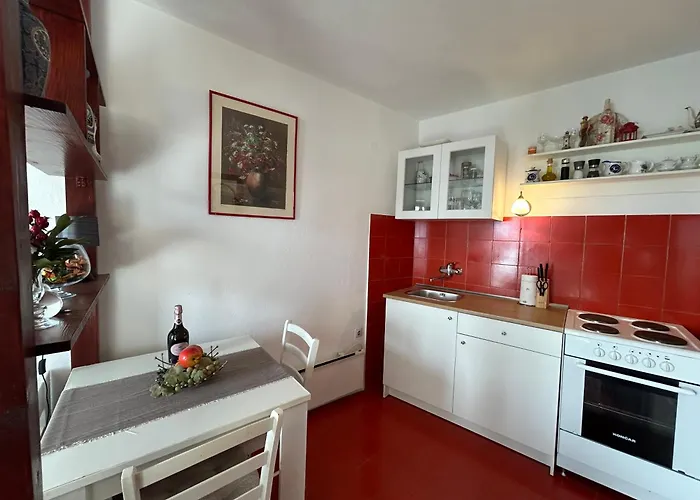 Seafront Apartment+balcony *