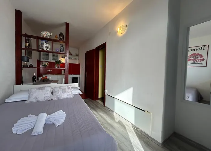 Seafront Apartment+balcony